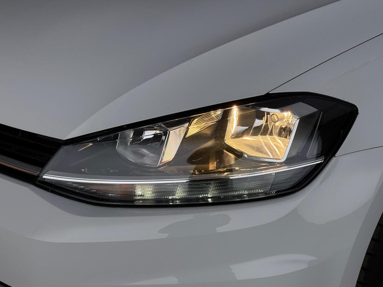 Volkswagen Golf thumbnail Lights Front