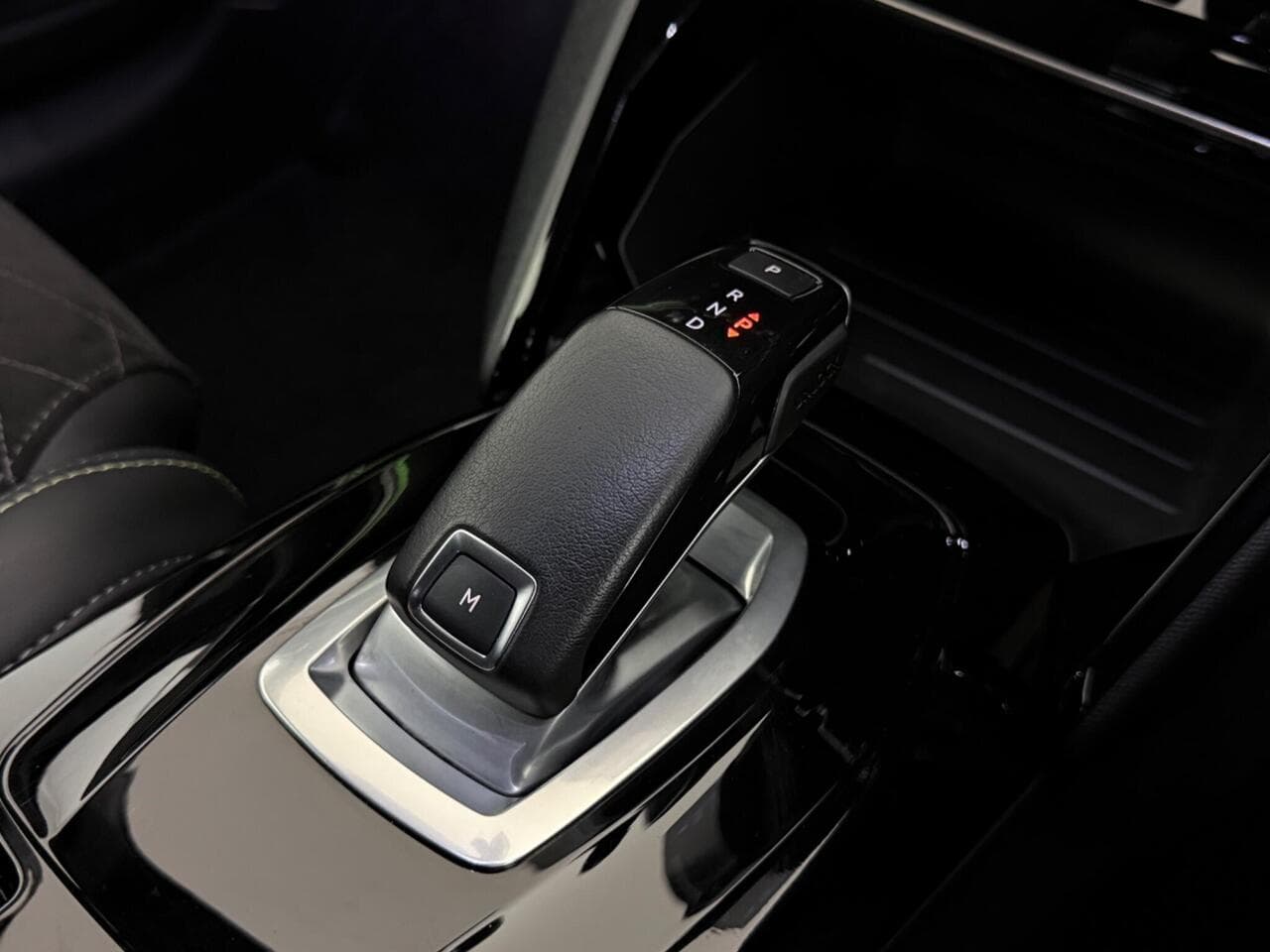 Peugeot 208 thumbnail Interior Front