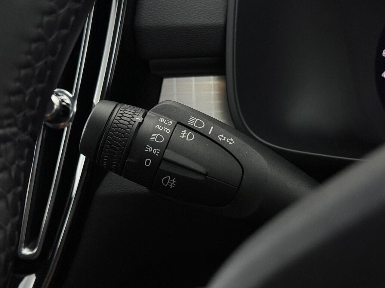 Volvo XC40 thumbnail Misc Controls