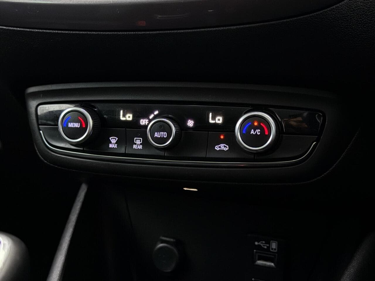 Vauxhall Crossland X thumbnail Misc Controls