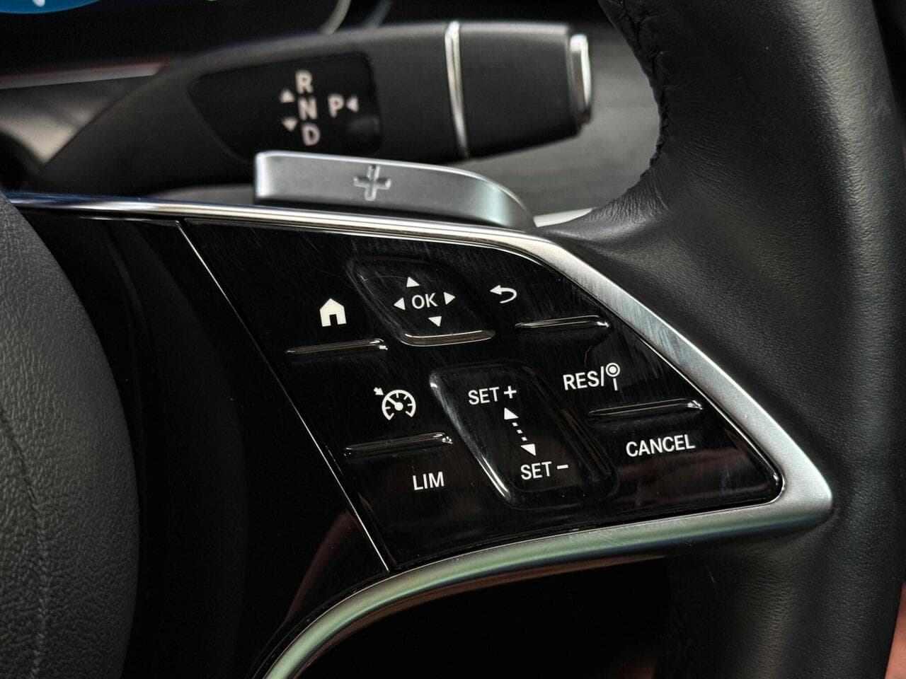 Mercedes-Benz E Class thumbnail Misc Controls