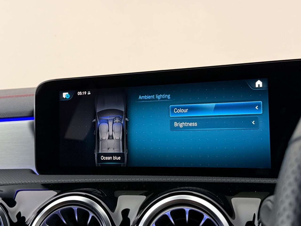 Mercedes-Benz CLA thumbnail Infotainment System
