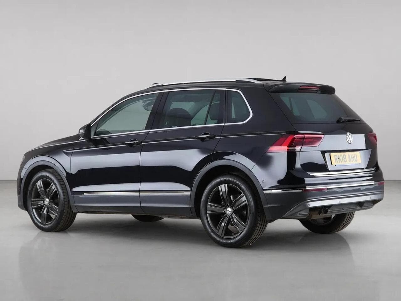Volkswagen Tiguan thumbnail Rear Left