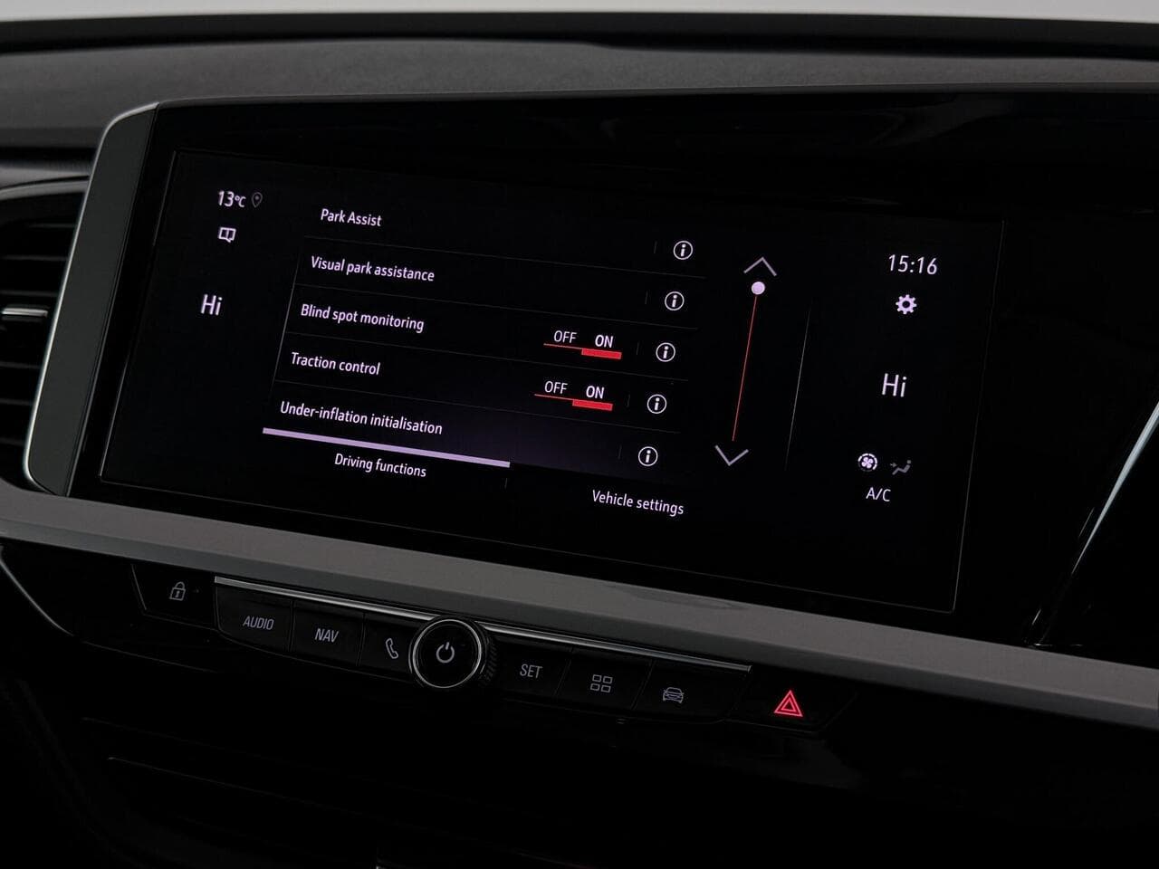 Vauxhall Grandland thumbnail Infotainment System