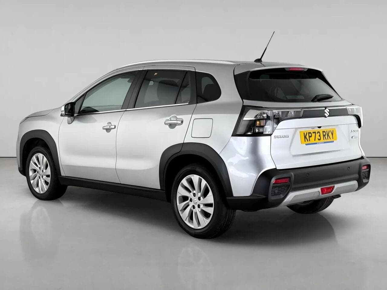 Suzuki S-Cross thumbnail Rear Left