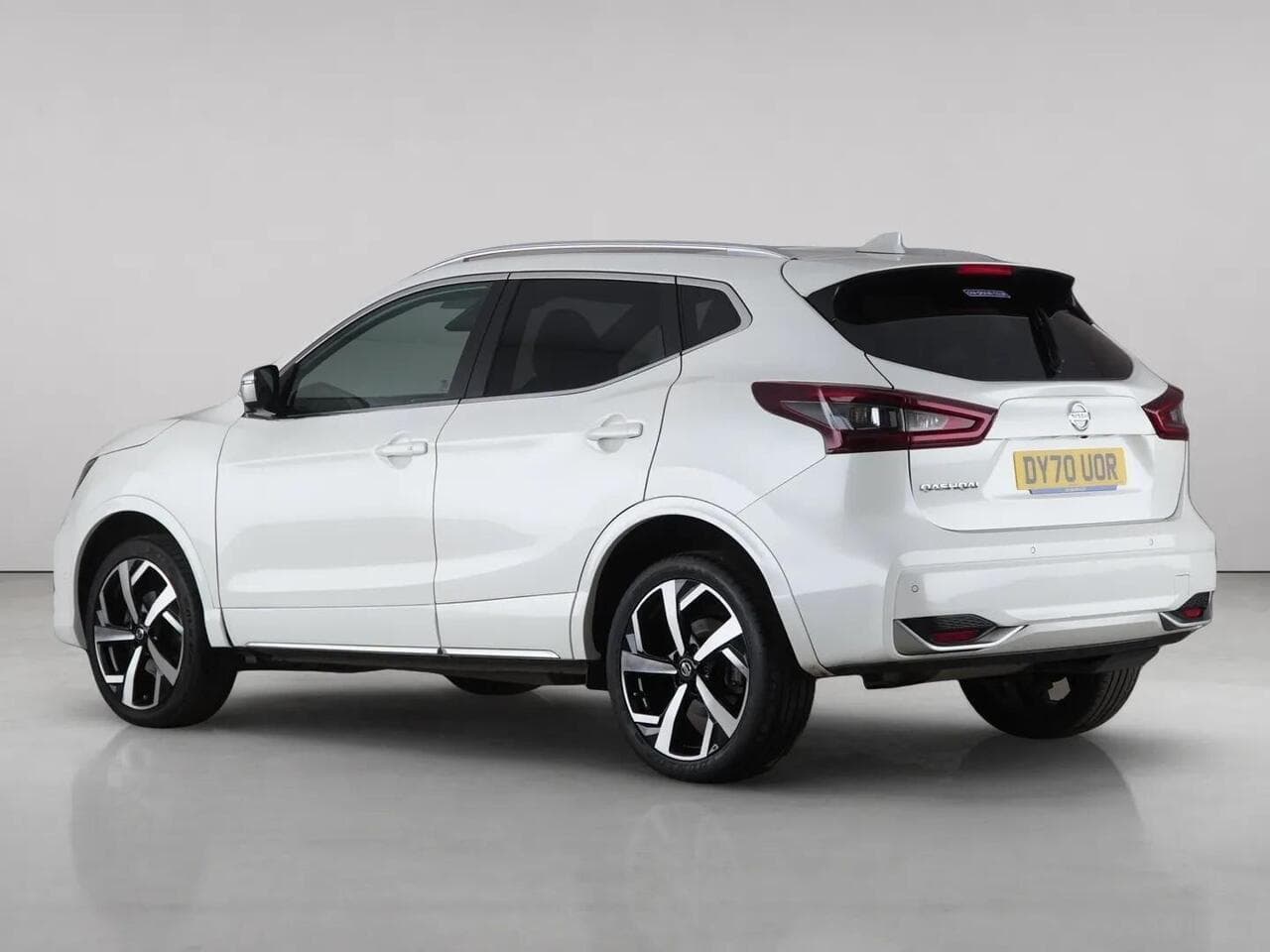 Nissan Qashqai thumbnail Rear Left