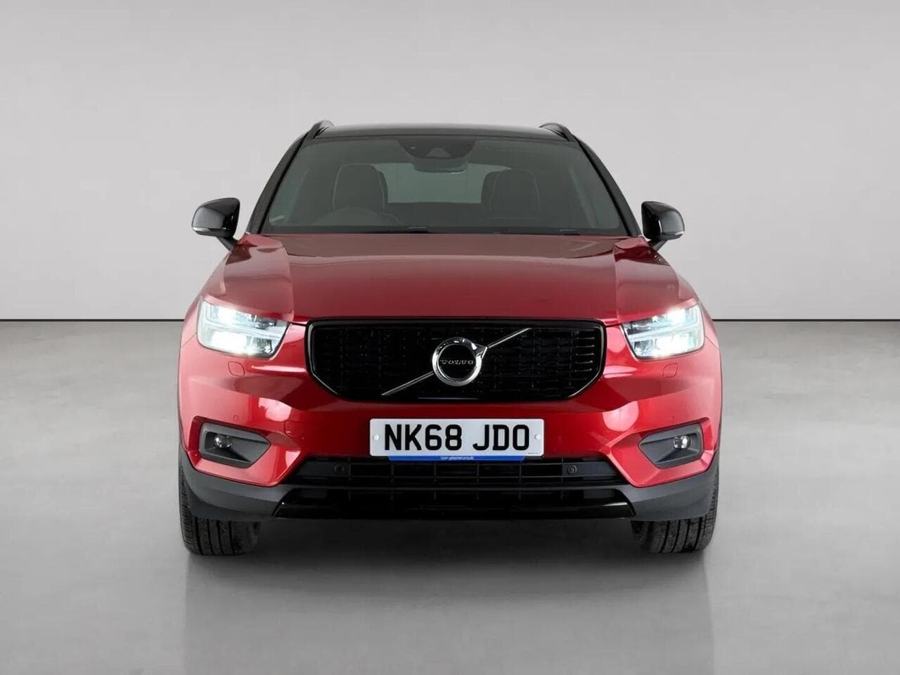Volvo XC40 thumbnail Front