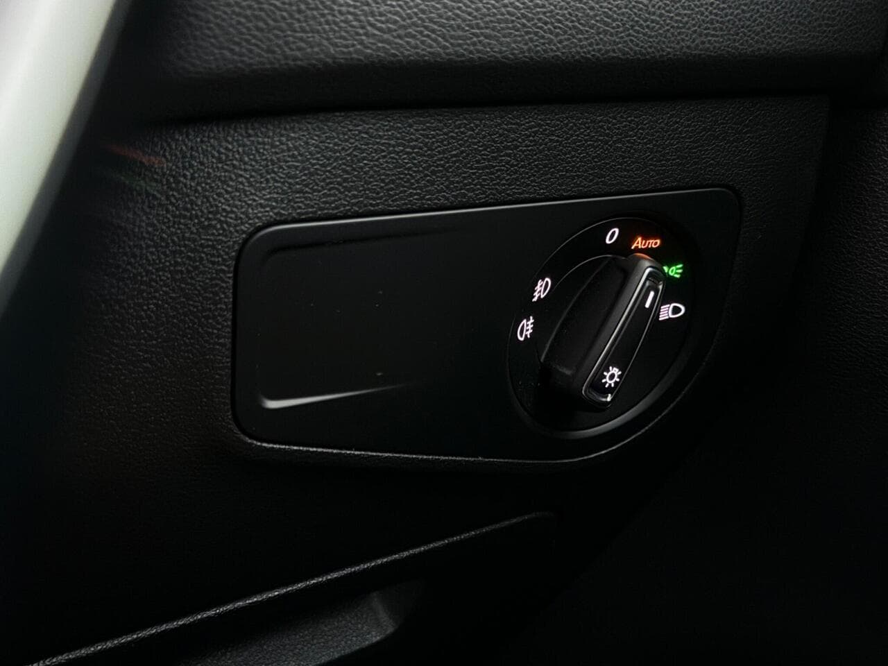 Volkswagen Tiguan thumbnail Misc Controls