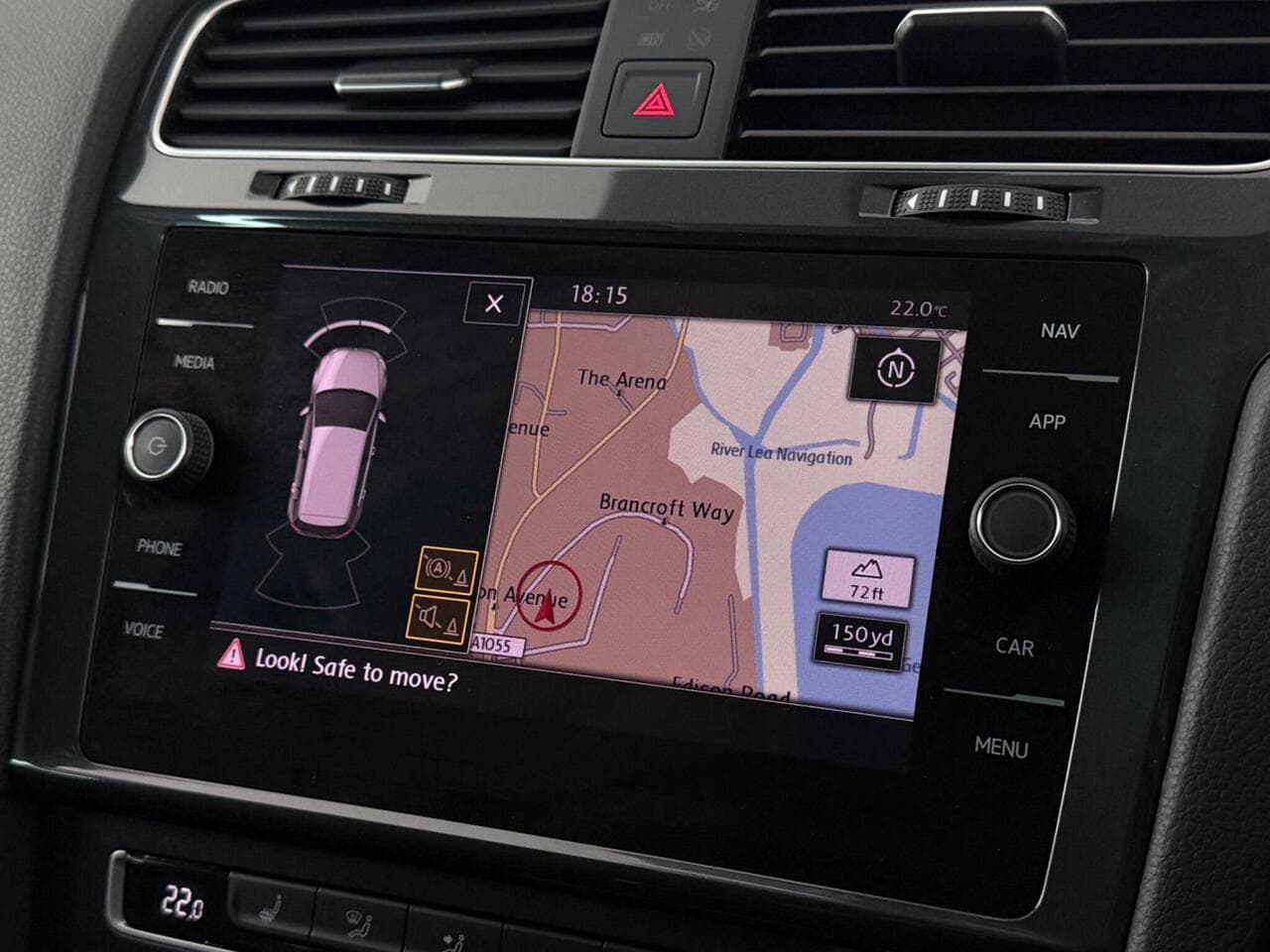 Volkswagen Golf thumbnail Infotainment System