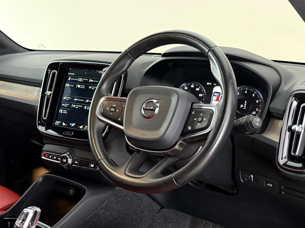 Volvo XC40 thumbnail Steering Wheel