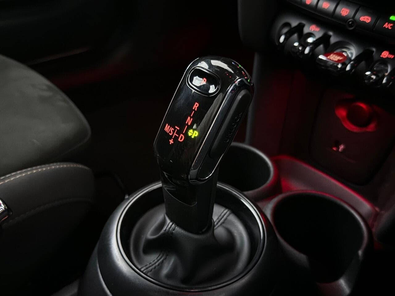 MINI Hatch thumbnail Interior Front