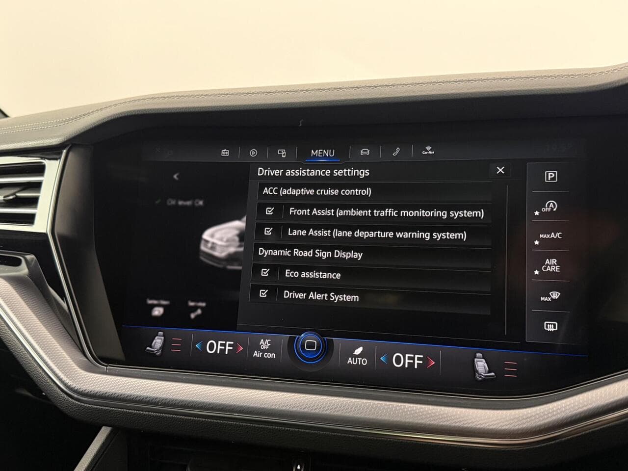 Volkswagen Touareg thumbnail Infotainment System