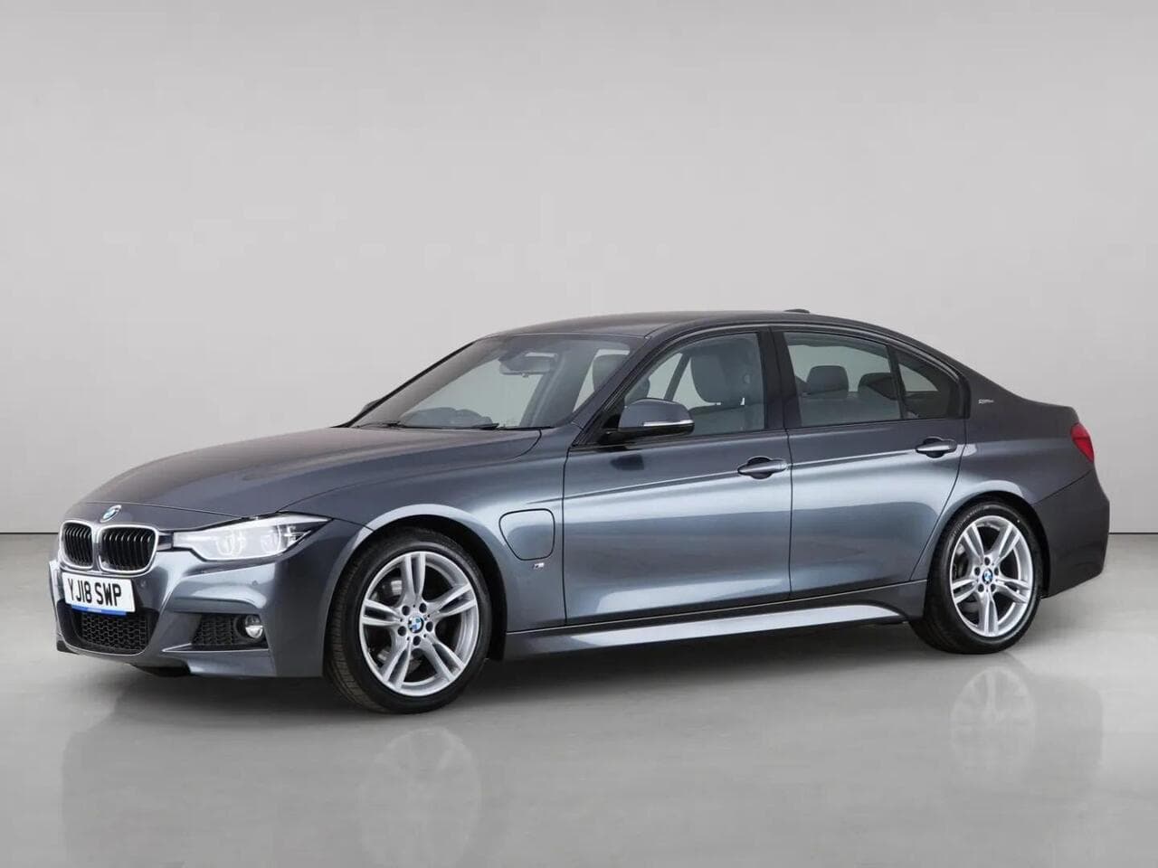 BMW 3 Series thumbnail Front Left