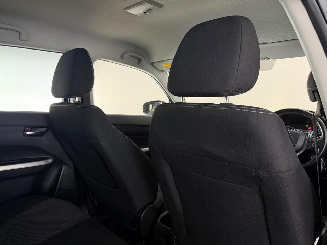 Suzuki Vitara thumbnail Seats Rear