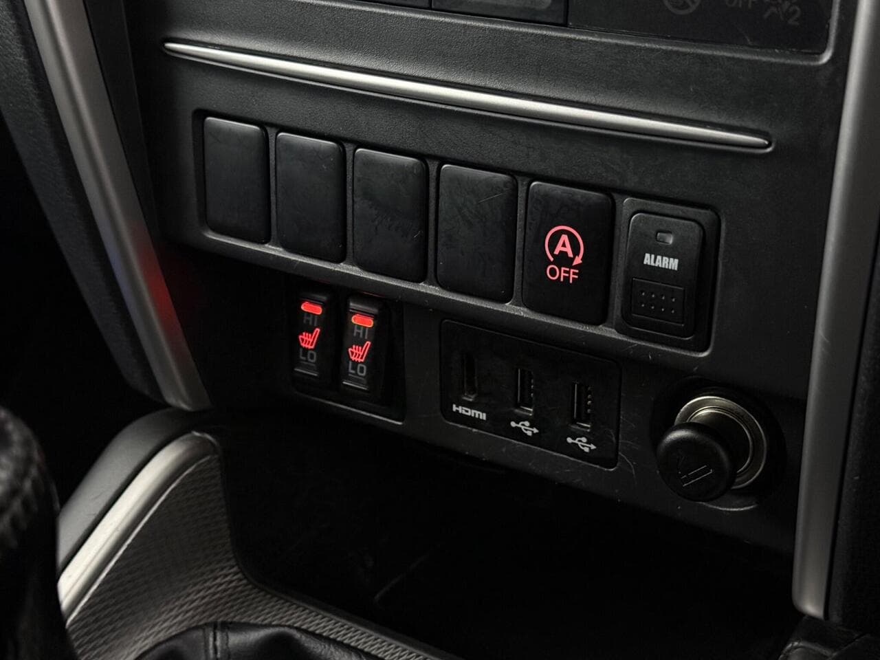 Mitsubishi L200 thumbnail Misc Controls