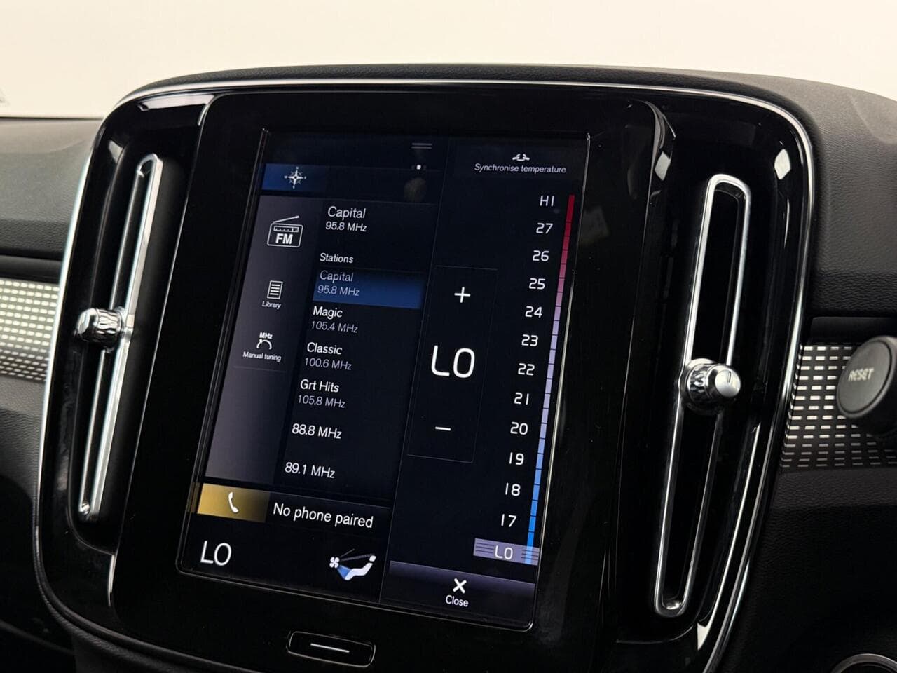 Volvo XC40 thumbnail Infotainment System