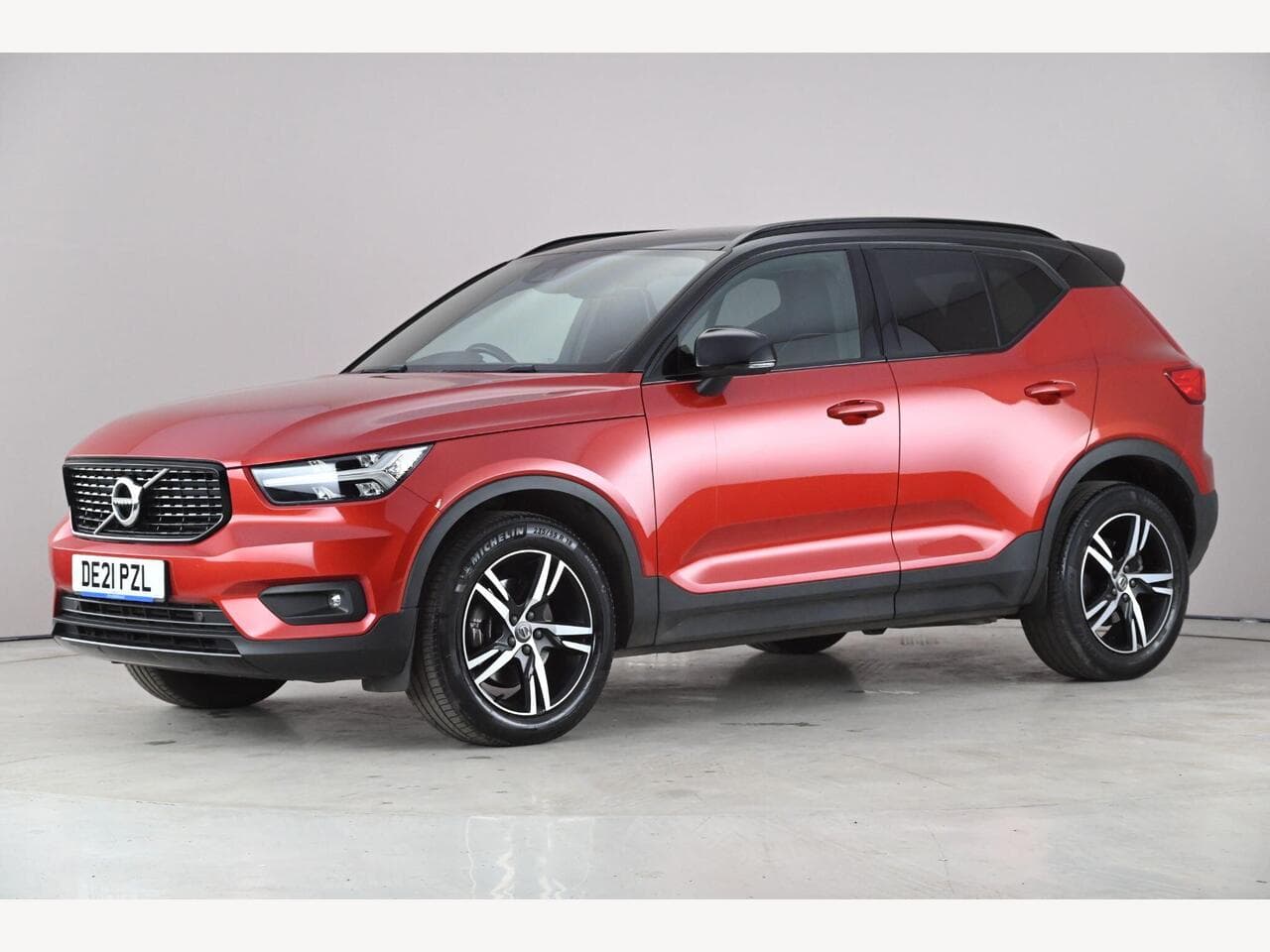 Volvo XC40 thumbnail Front Left
