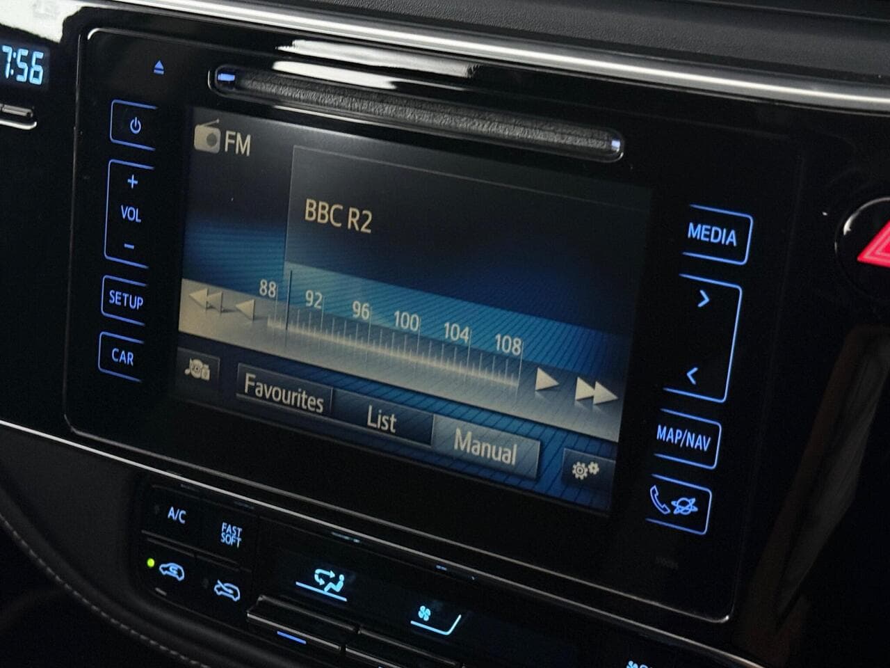 Toyota Auris thumbnail Infotainment System