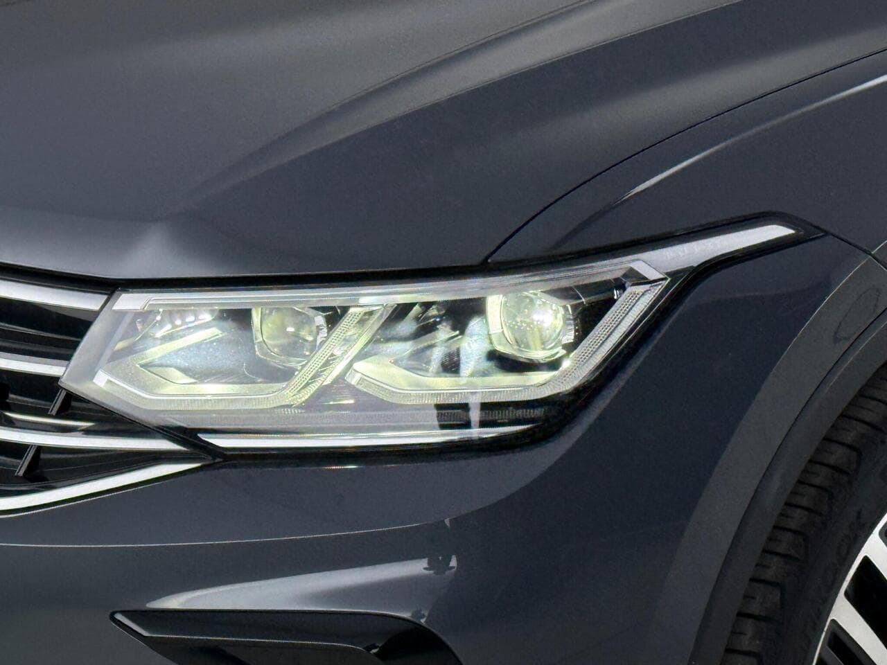 Volkswagen Tiguan thumbnail Lights Front