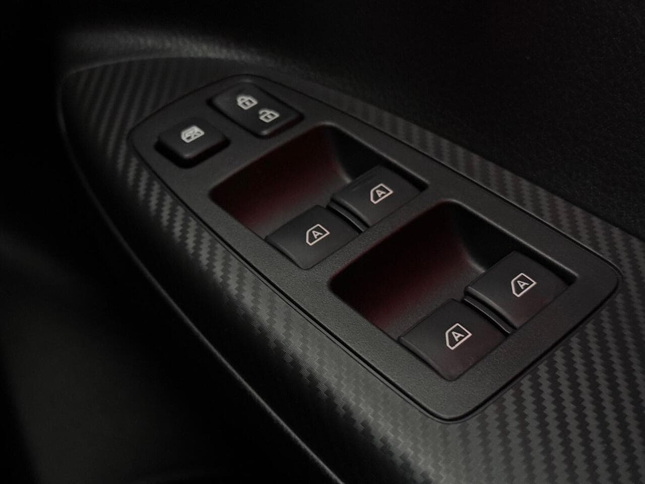 Mitsubishi Eclipse Cross thumbnail Misc Controls