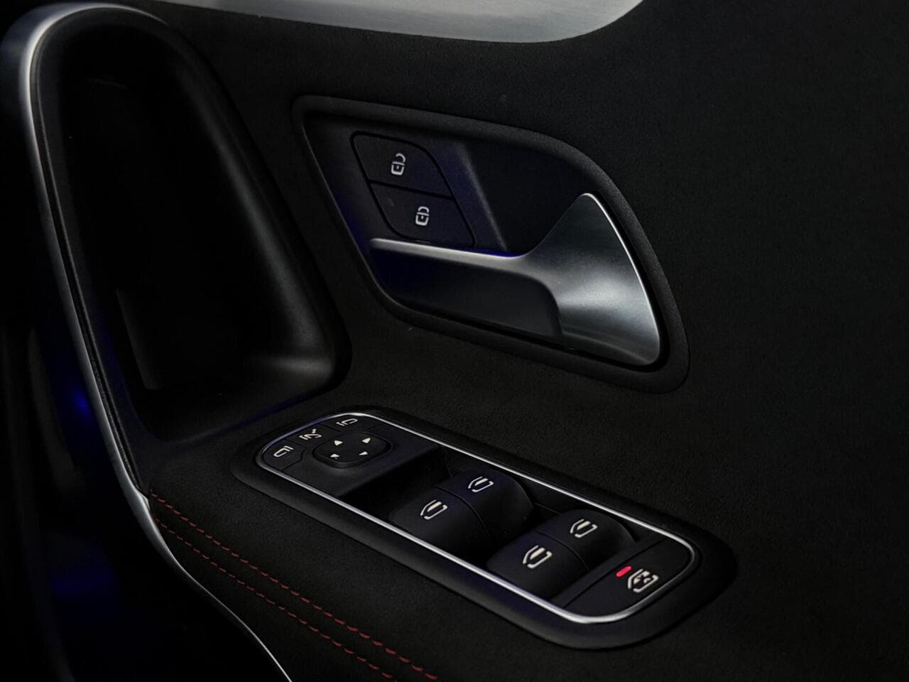 Mercedes-Benz CLA thumbnail Misc Controls