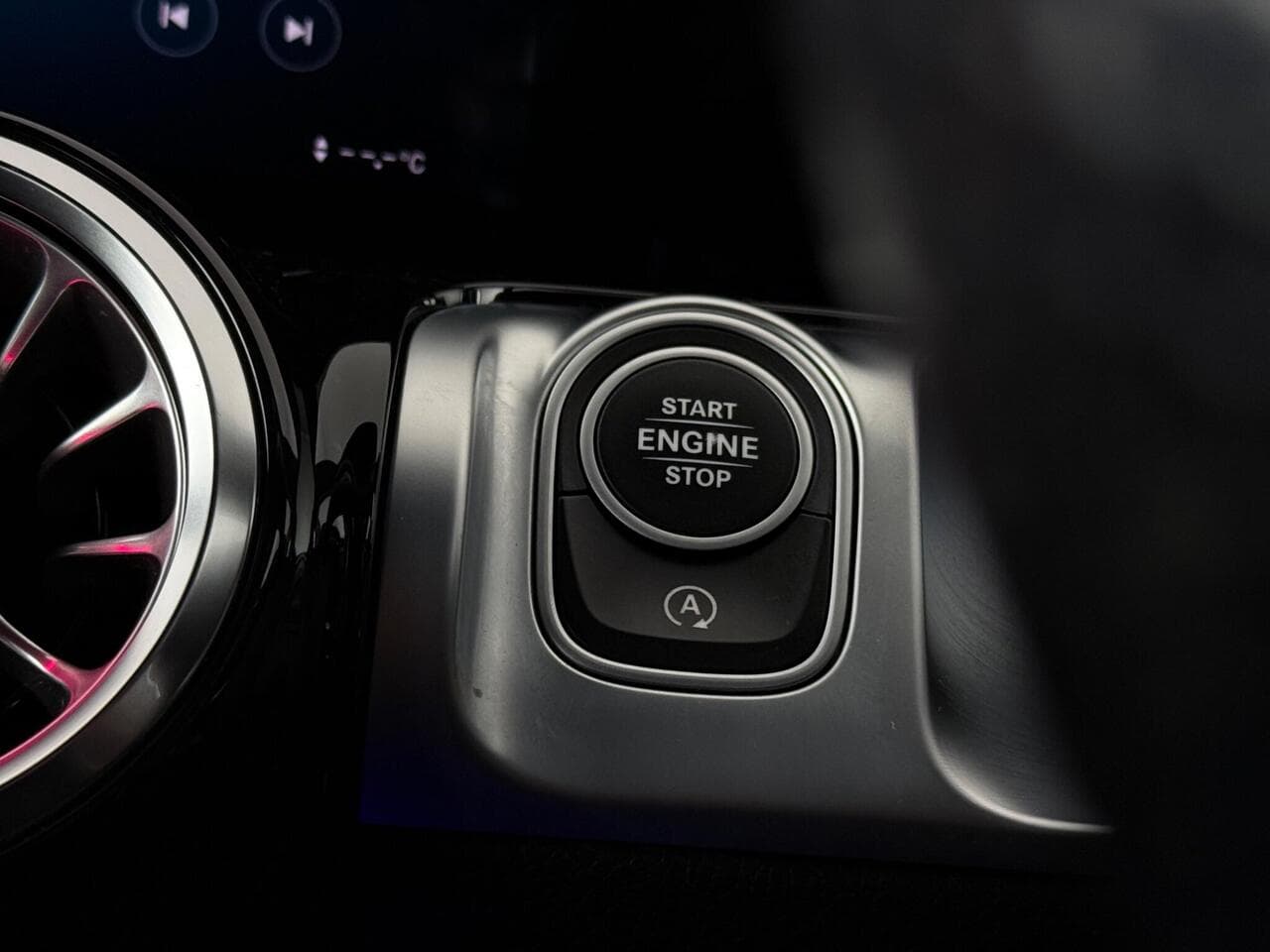 Mercedes-Benz GLB thumbnail Misc Controls