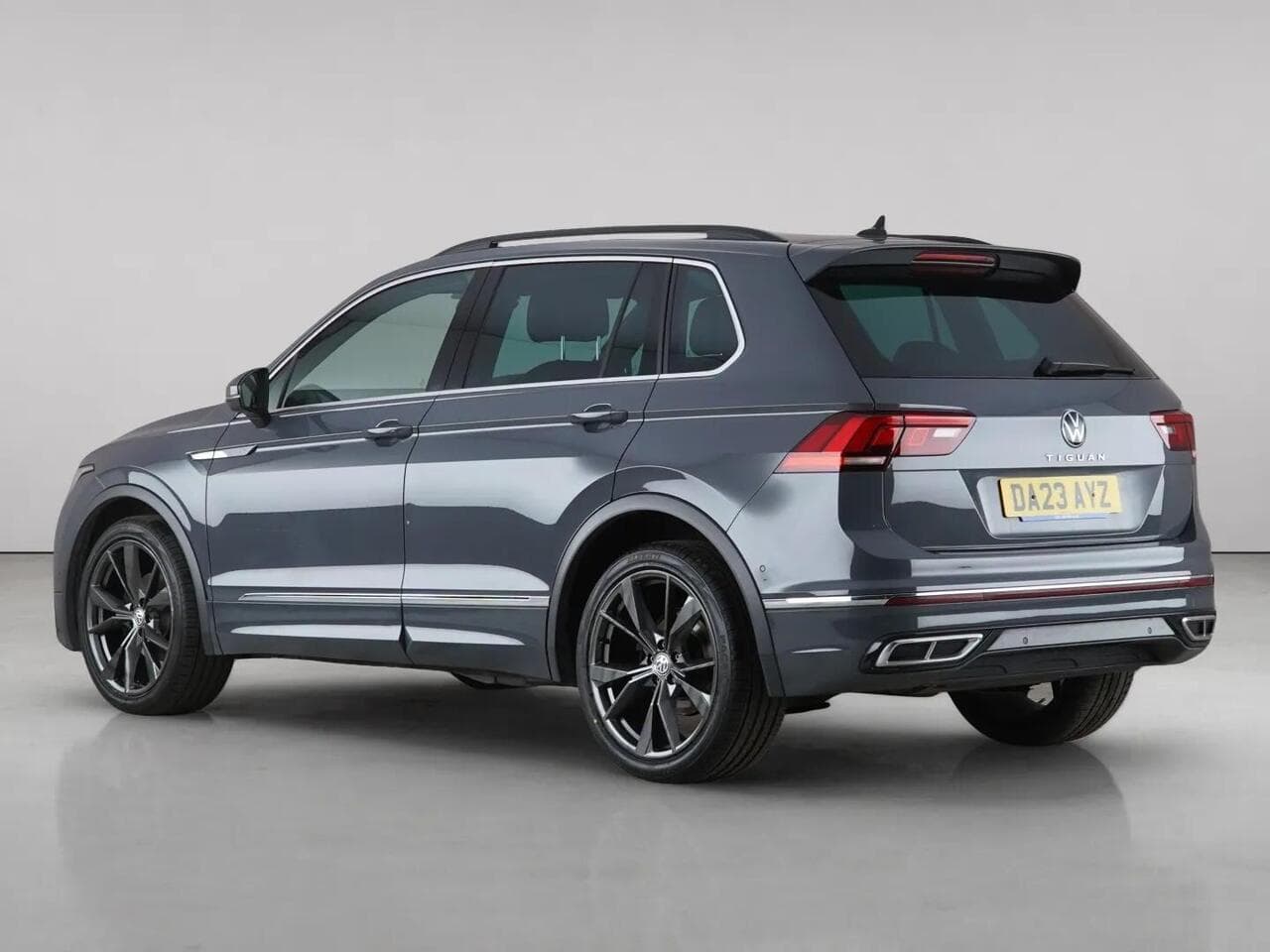 Volkswagen Tiguan thumbnail Rear Left