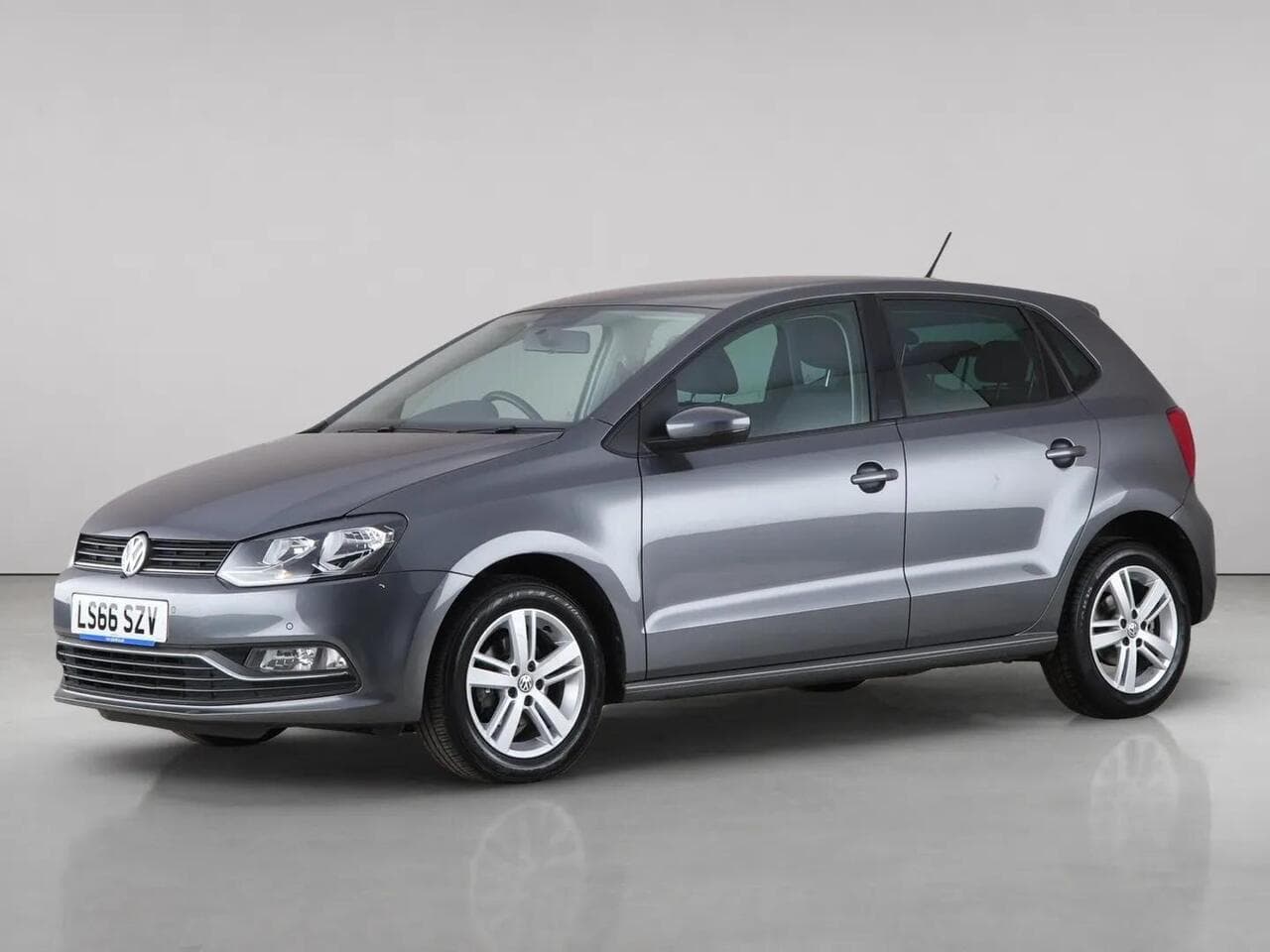Volkswagen Polo thumbnail Front Left