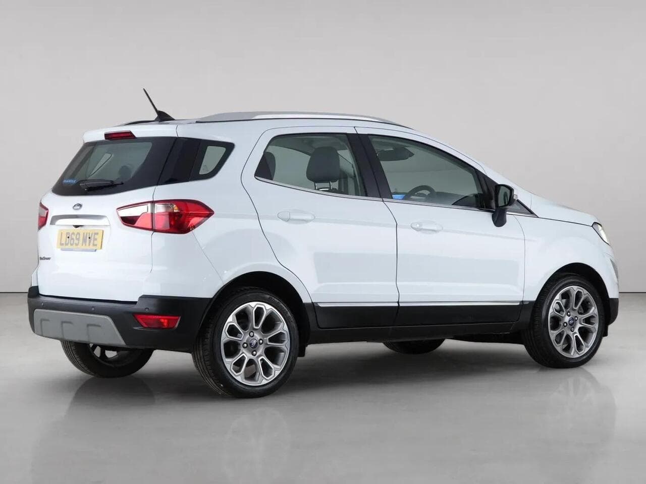 Ford EcoSport thumbnail Rear Right