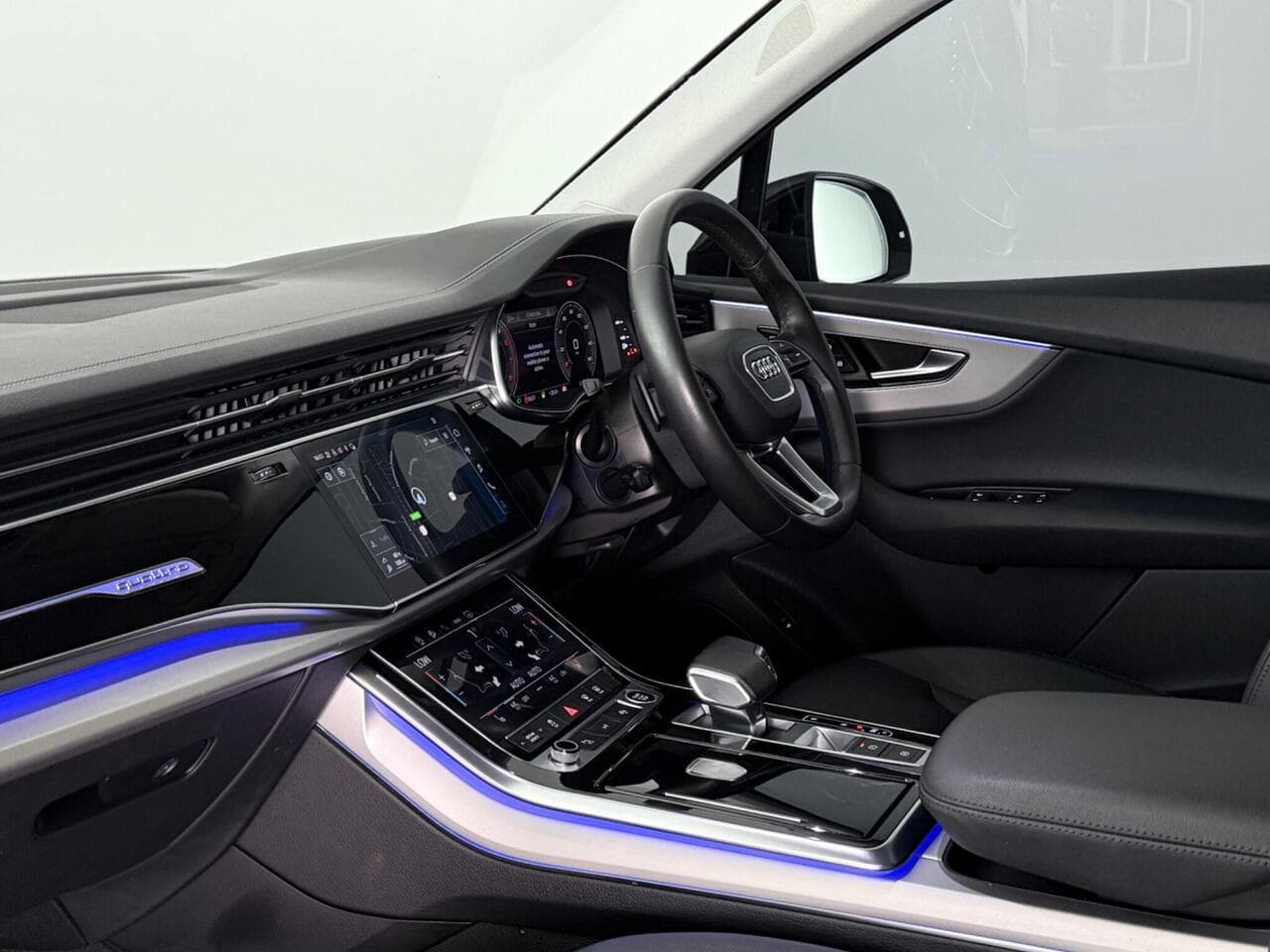 Audi Q7 thumbnail Interior Front