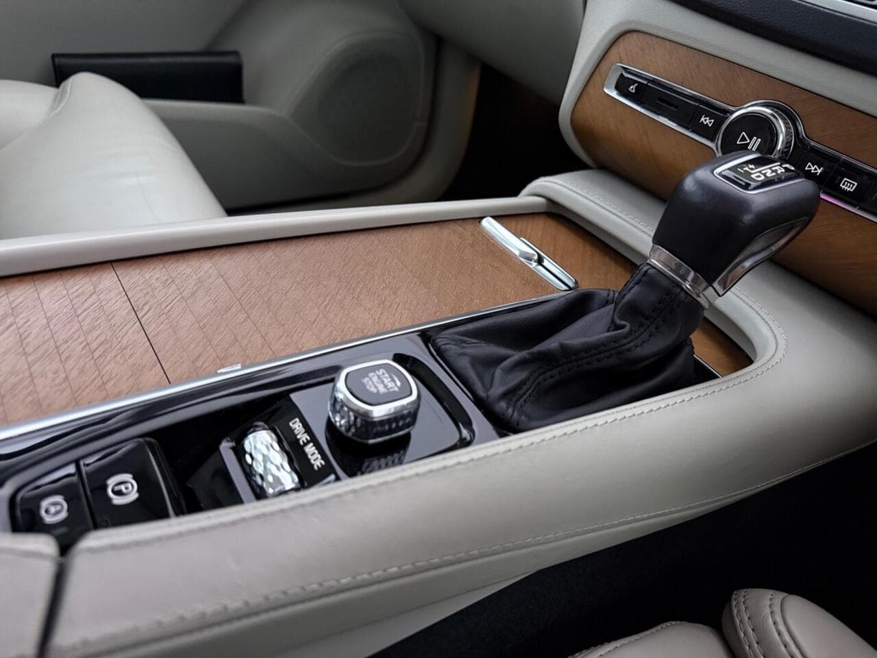 Volvo XC90 thumbnail Interior Front