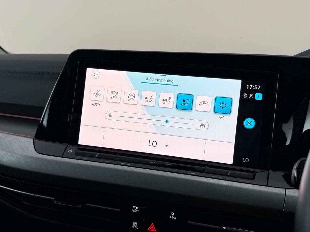 Volkswagen Golf thumbnail Infotainment System