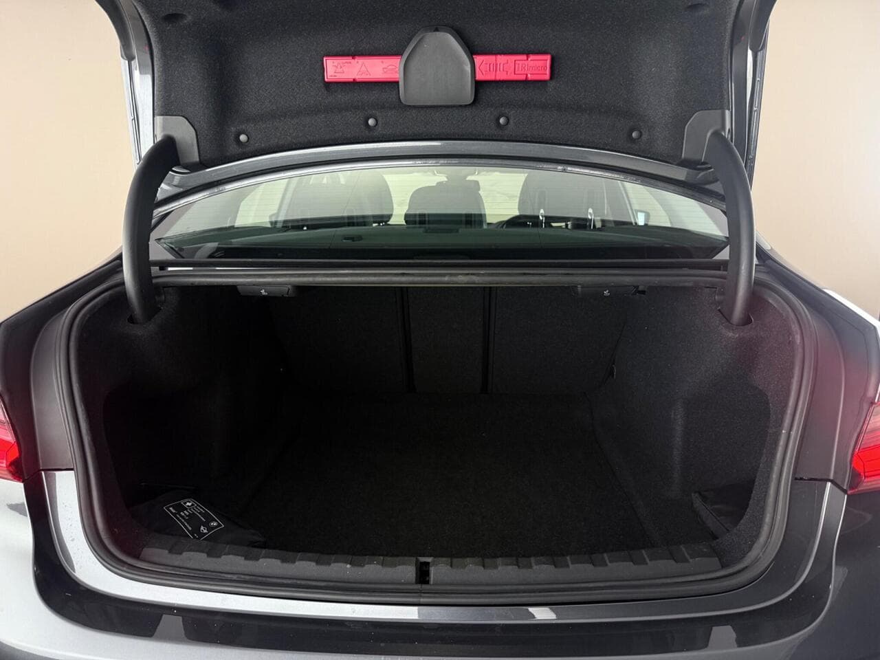 BMW 3 Series thumbnail Boot