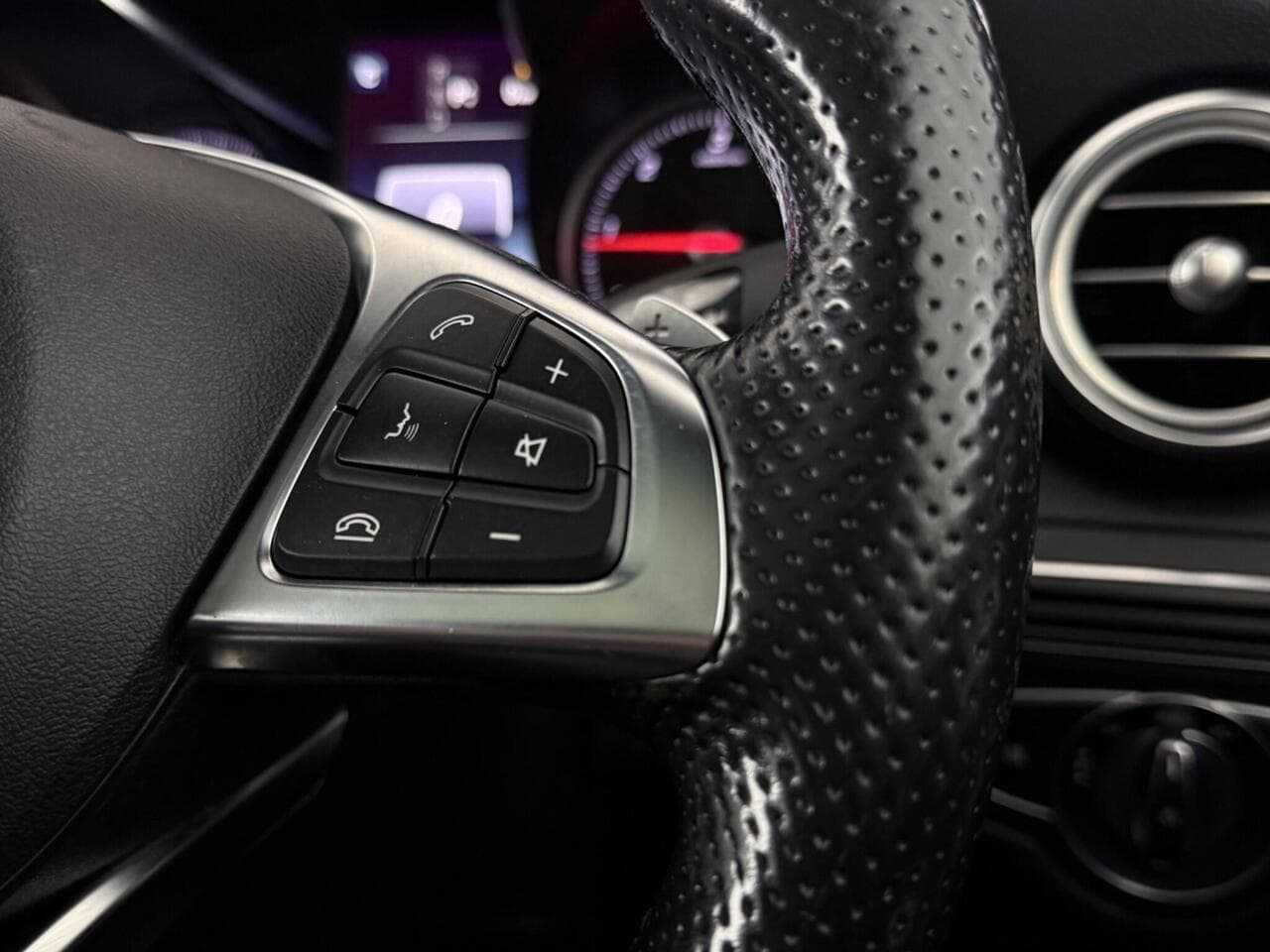 Mercedes-Benz GLC thumbnail Misc Controls