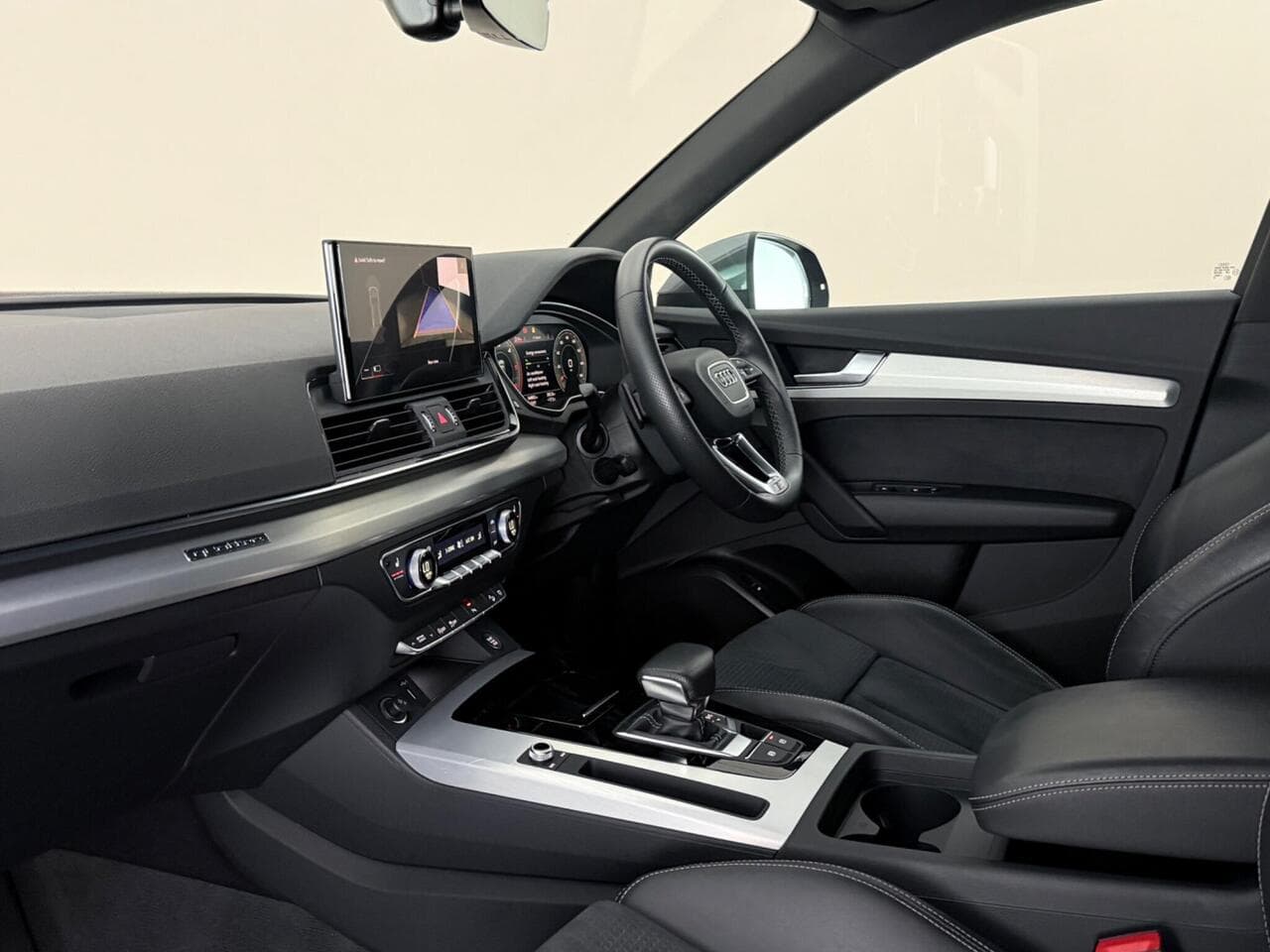 Audi Q5 thumbnail Interior Front