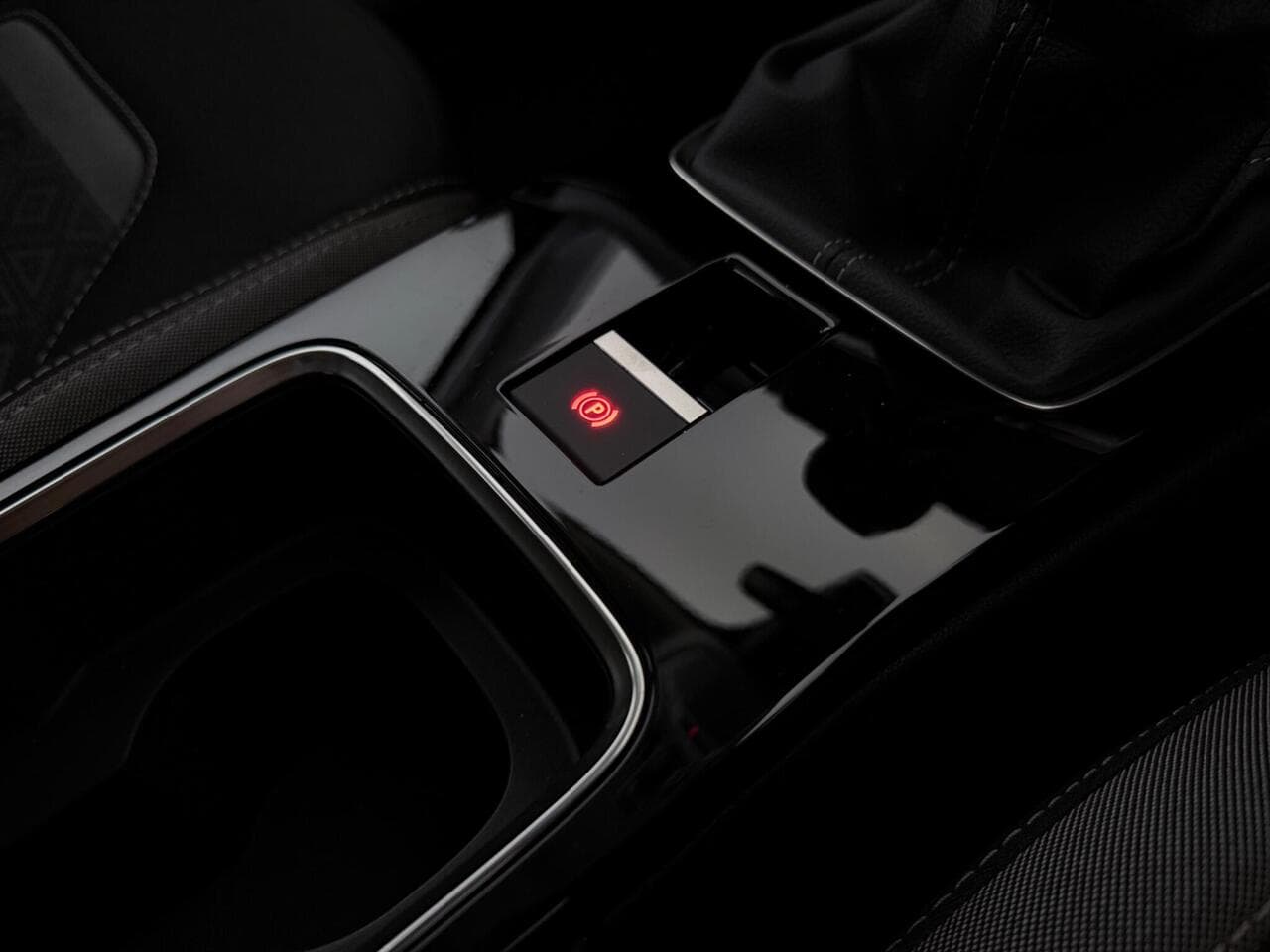 Vauxhall Mokka thumbnail Interior Front