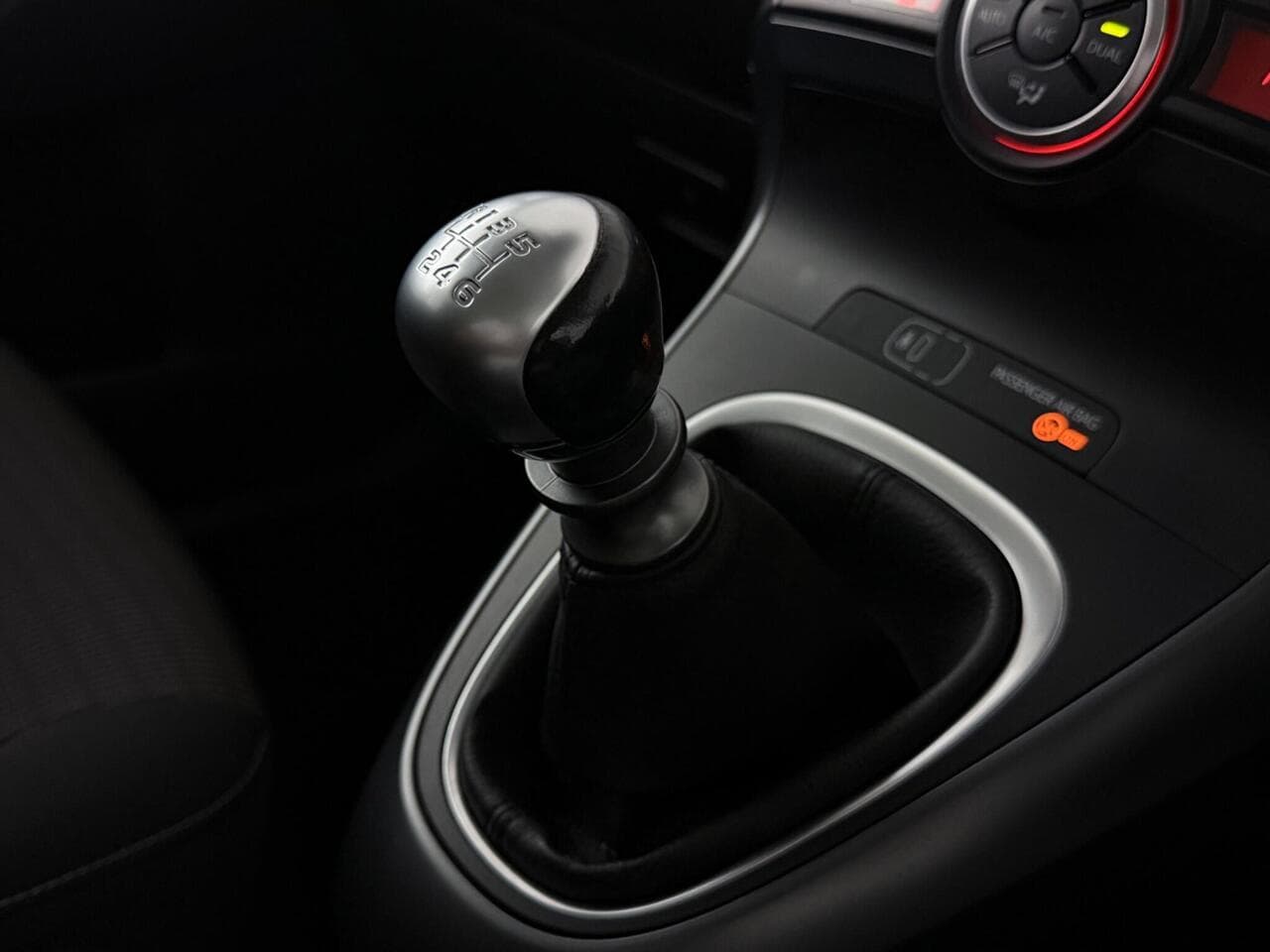 Toyota Verso thumbnail Interior Front
