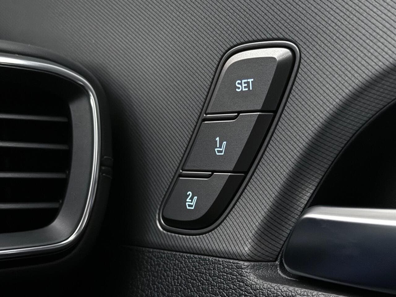 Hyundai Santa Fe thumbnail Misc Controls
