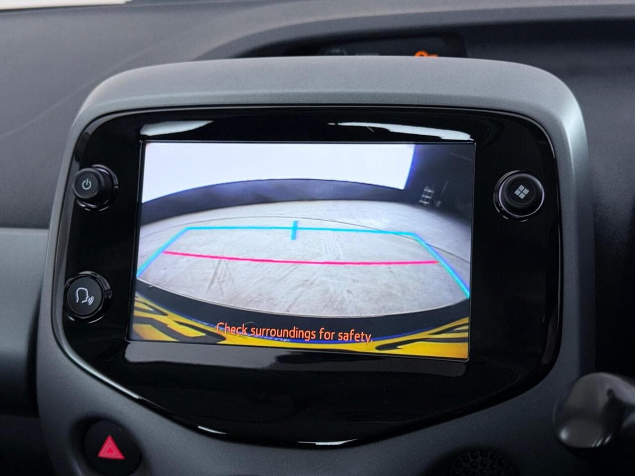 Toyota AYGO thumbnail Infotainment System