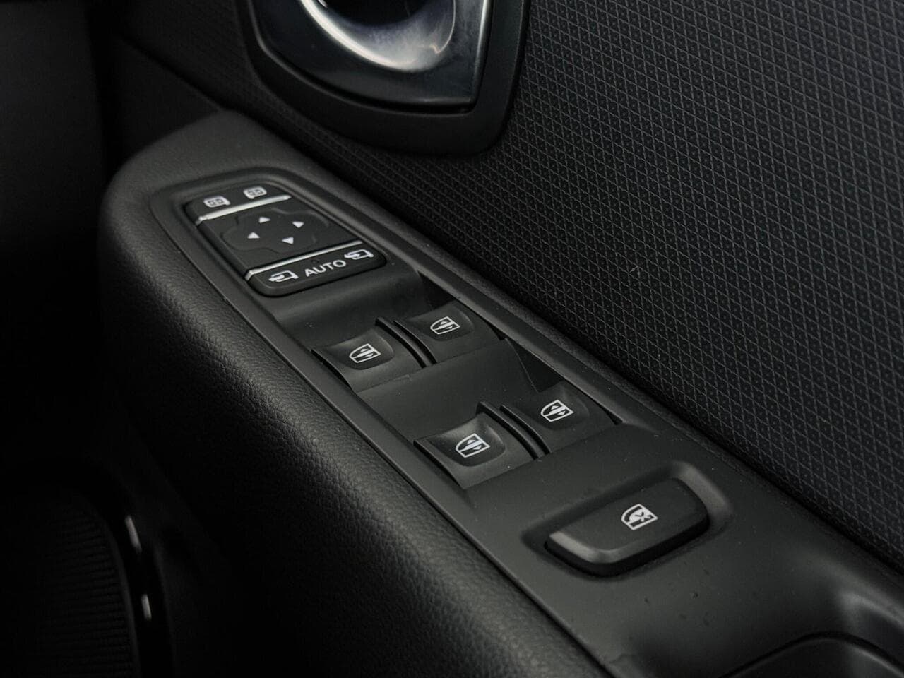 Renault Clio thumbnail Misc Controls