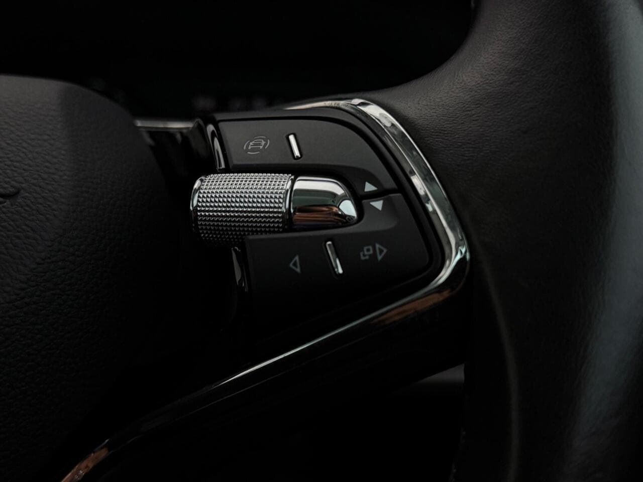Skoda Karoq thumbnail Misc Controls