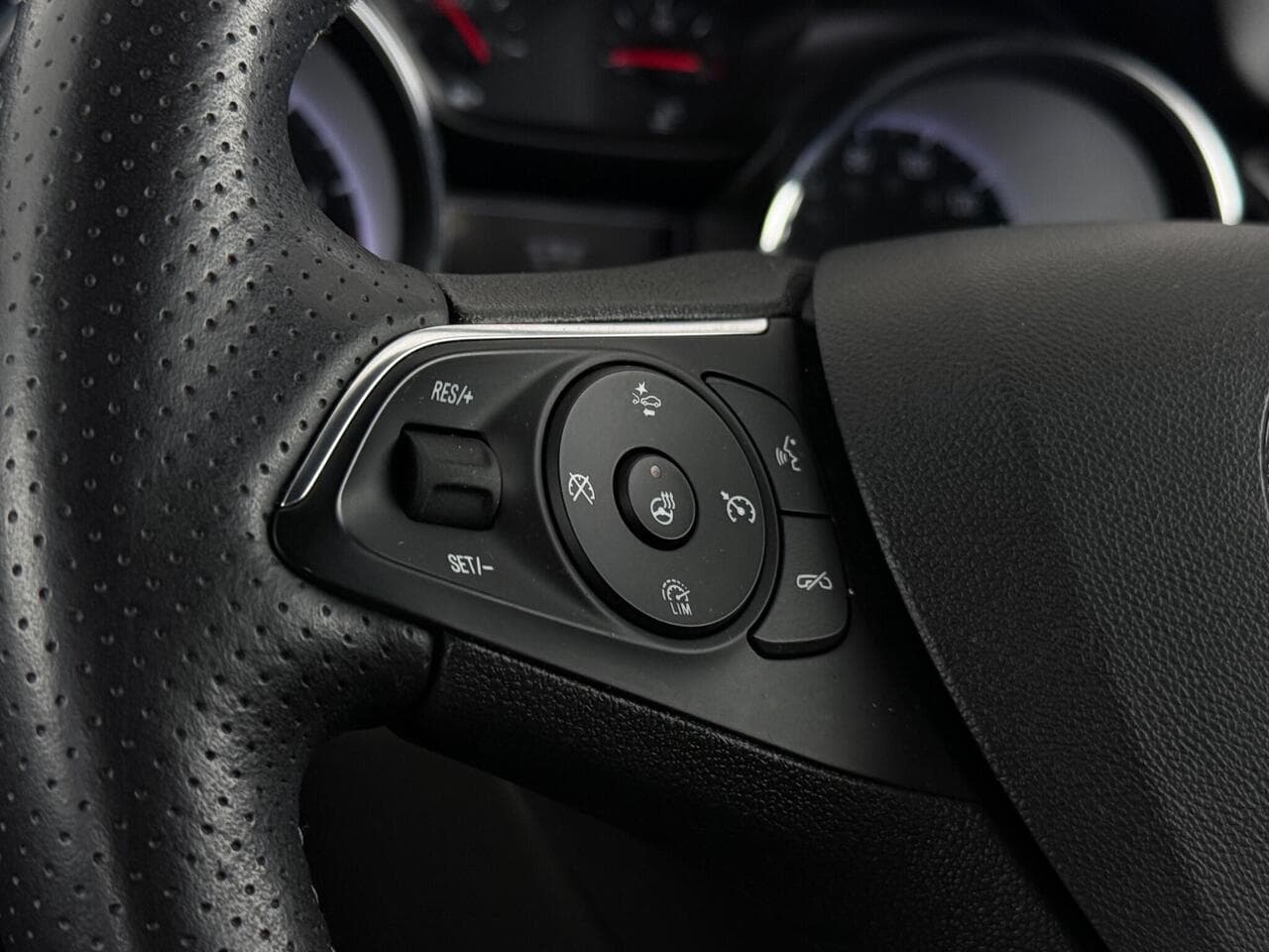 Vauxhall Insignia thumbnail Misc Controls