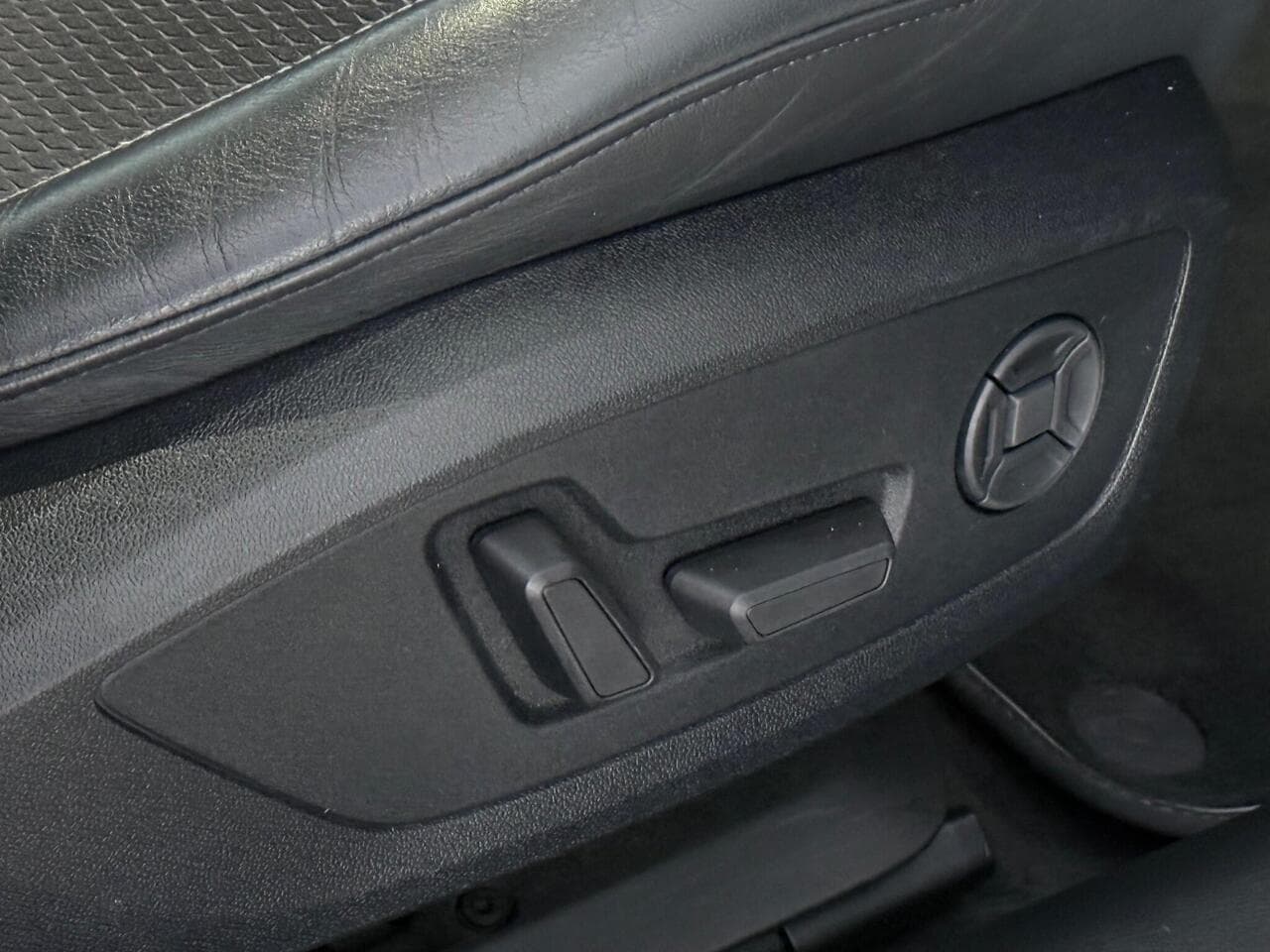 Audi A6 Saloon thumbnail Misc Controls