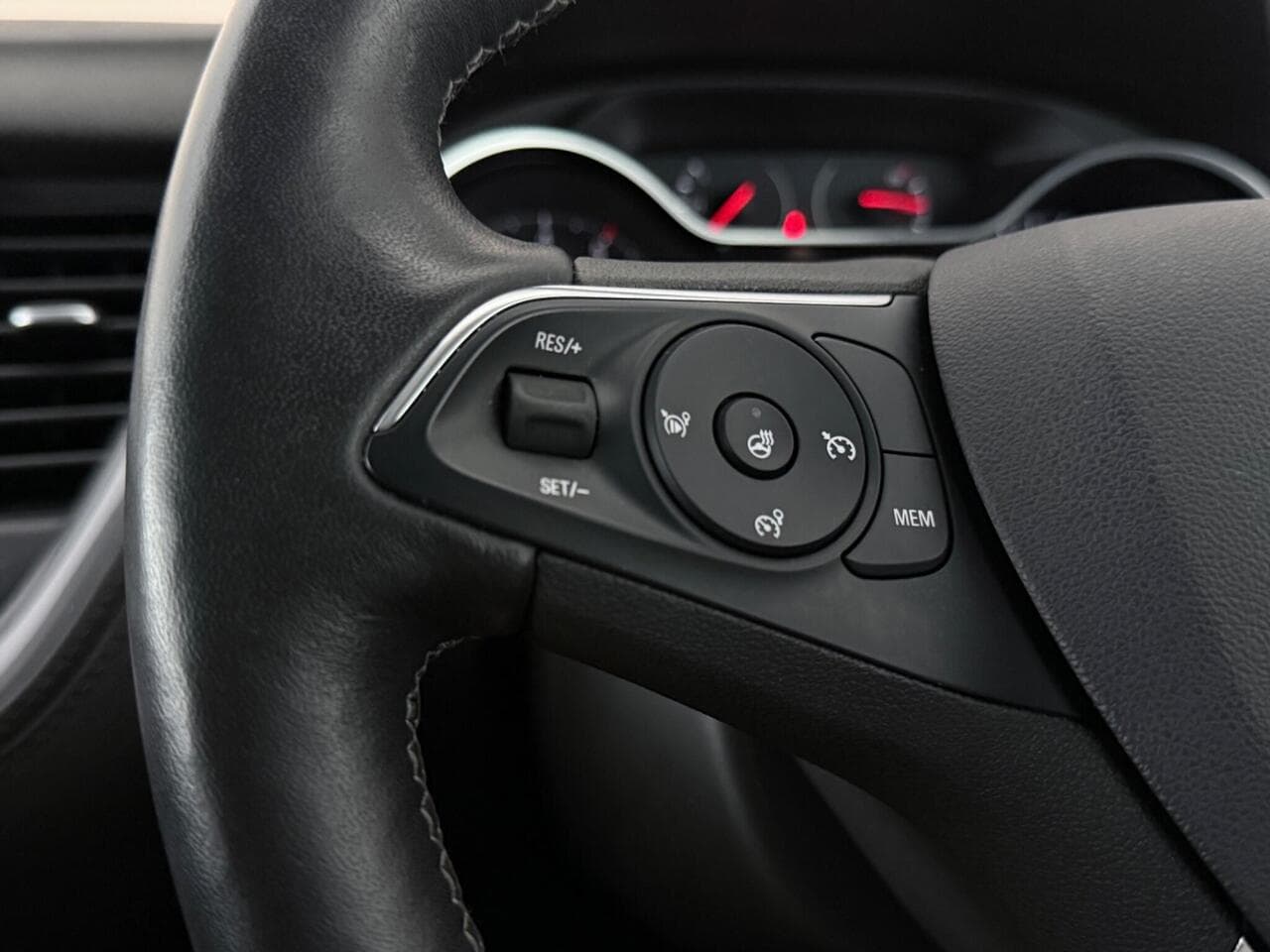Vauxhall Grandland X thumbnail Misc Controls