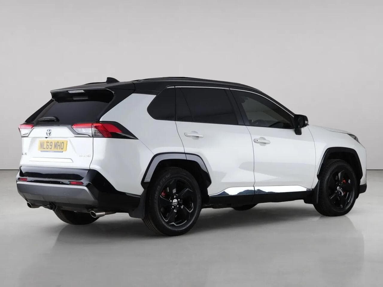 Toyota RAV4 thumbnail Rear Right