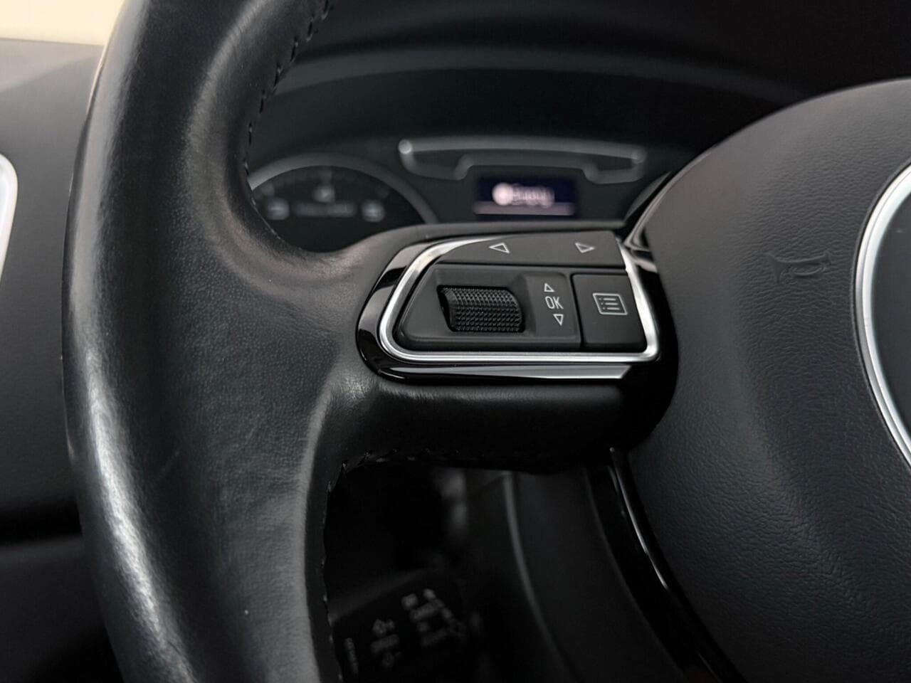 Audi Q3 thumbnail Misc Controls