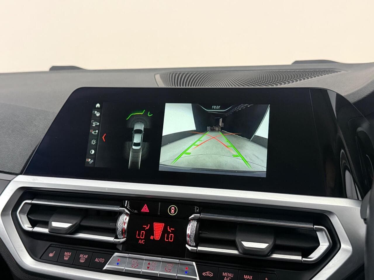 BMW 3 Series thumbnail Infotainment System