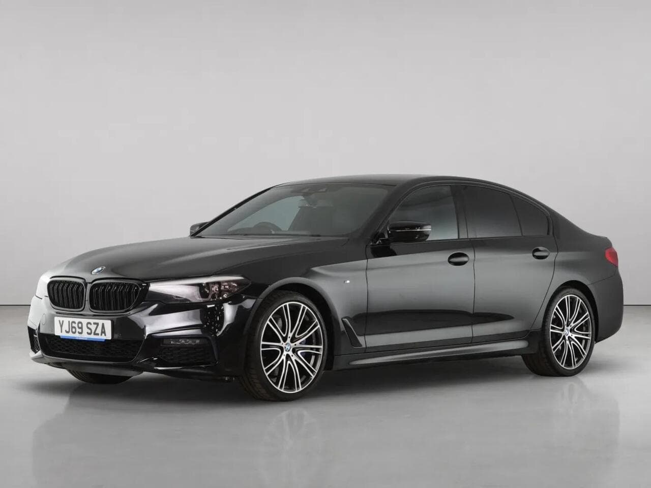 BMW 5 Series thumbnail Front Left
