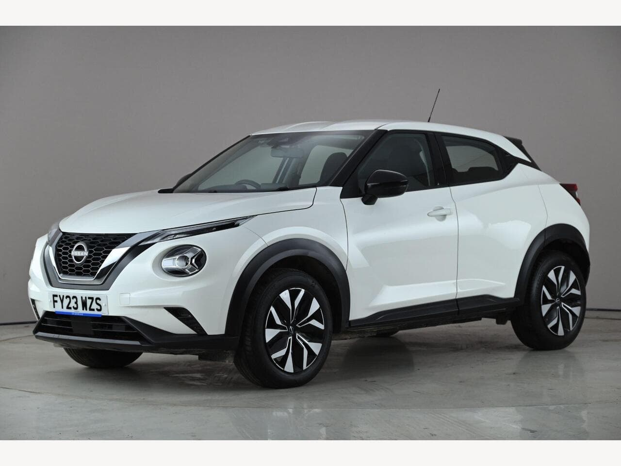 Nissan Juke thumbnail Front Left