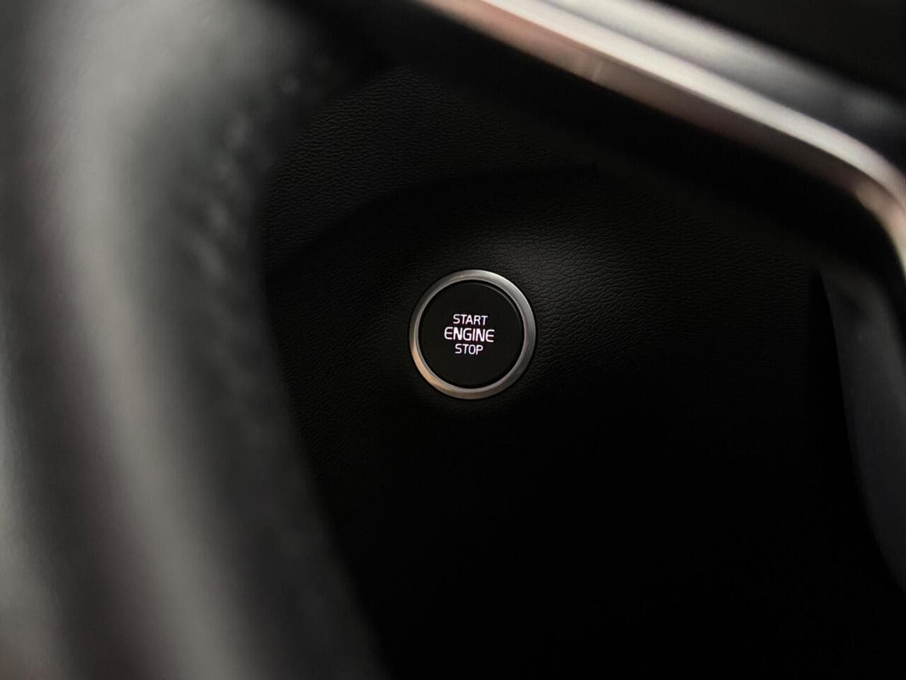 Volvo XC40 thumbnail Misc Controls